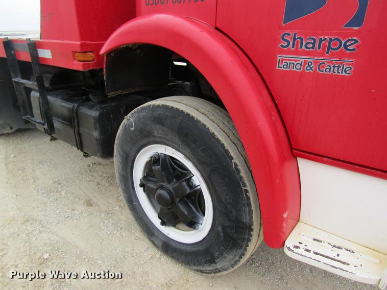 image for item DC4304 1977 International C01710B rollback truck