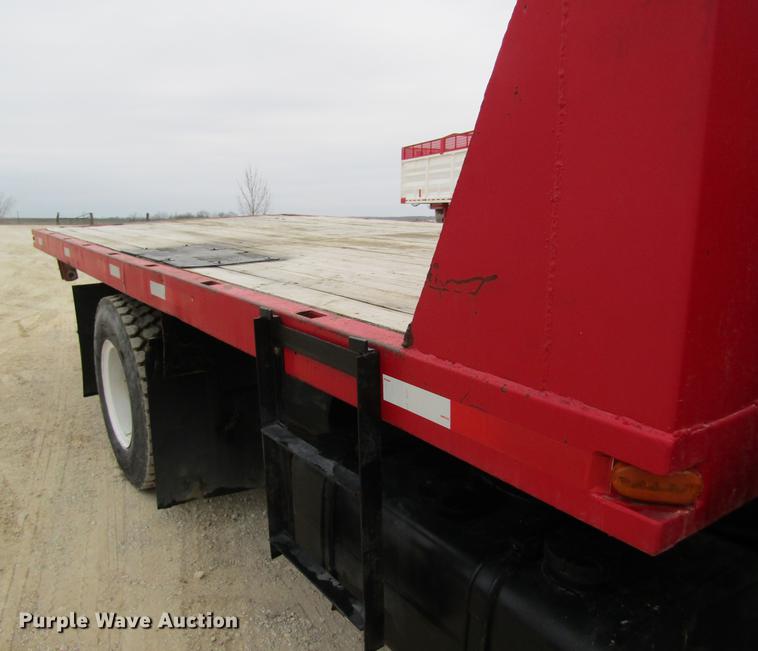 image for item DC4304 1977 International C01710B rollback truck