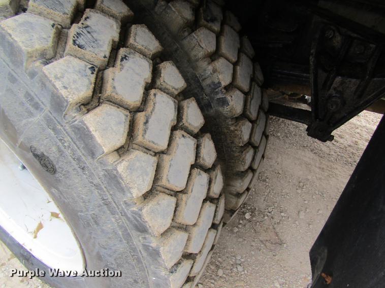 image for item DC4304 1977 International C01710B rollback truck