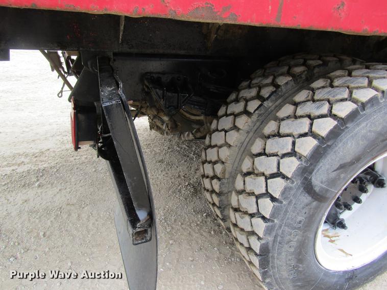 image for item DC4304 1977 International C01710B rollback truck