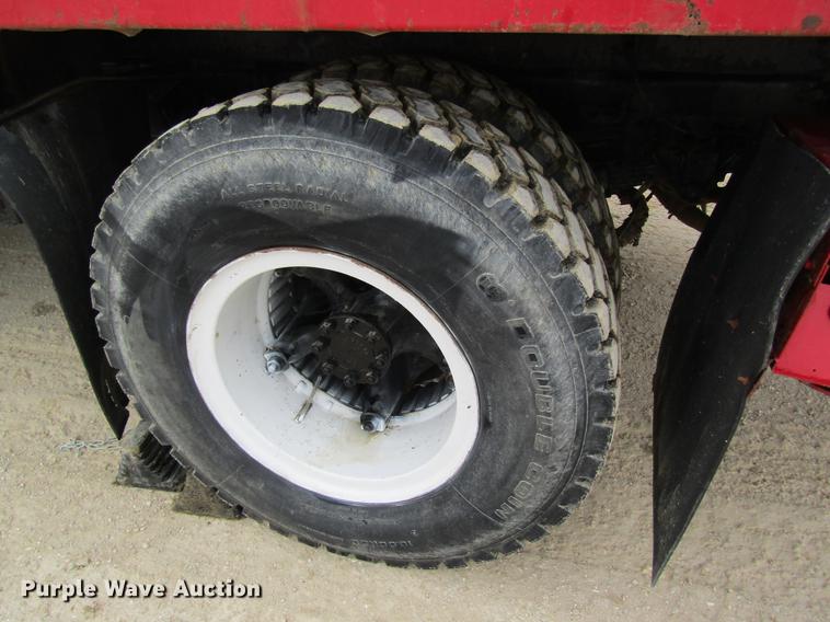 image for item DC4304 1977 International C01710B rollback truck