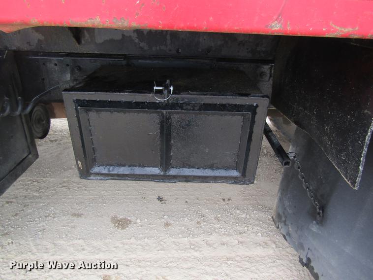 image for item DC4304 1977 International C01710B rollback truck