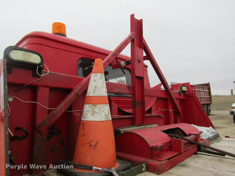 image for item DC4304 1977 International C01710B rollback truck