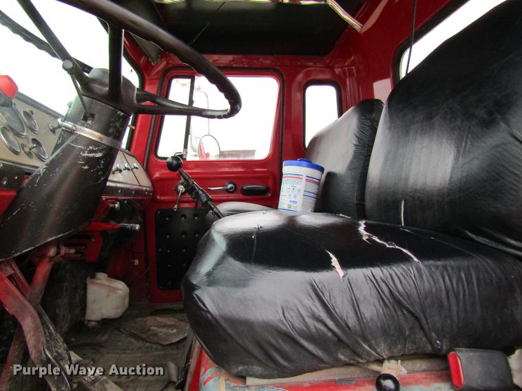 image for item DC4304 1977 International C01710B rollback truck