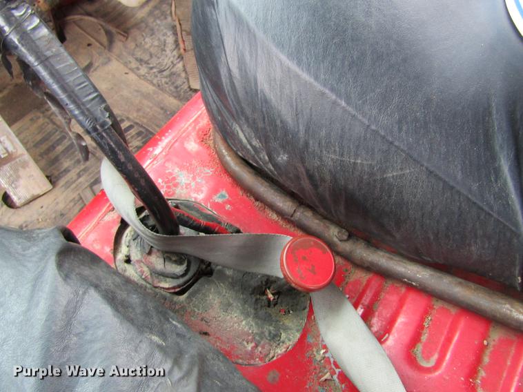 image for item DC4304 1977 International C01710B rollback truck