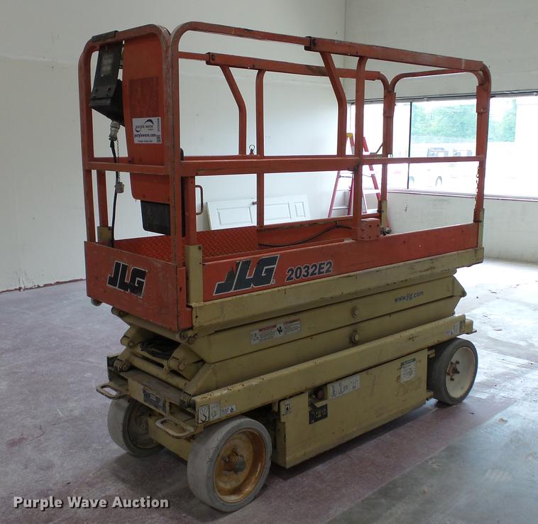 image for item DC5508 1999 JLG 2032E2 scissor lift