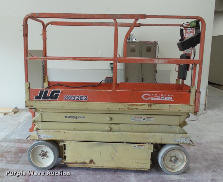 image for item DC5508 1999 JLG 2032E2 scissor lift
