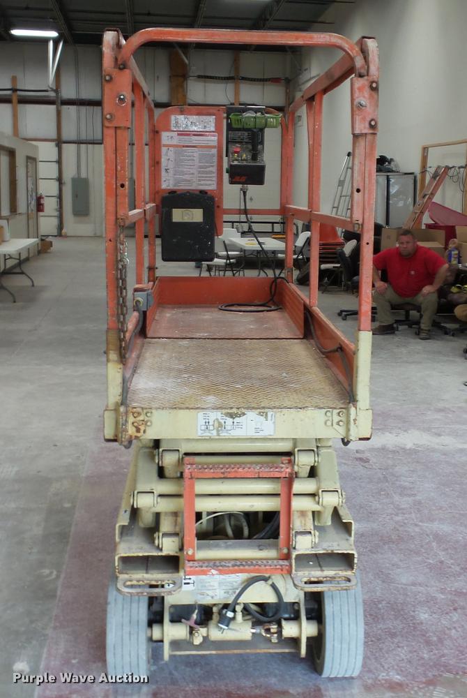 image for item DC5508 1999 JLG 2032E2 scissor lift