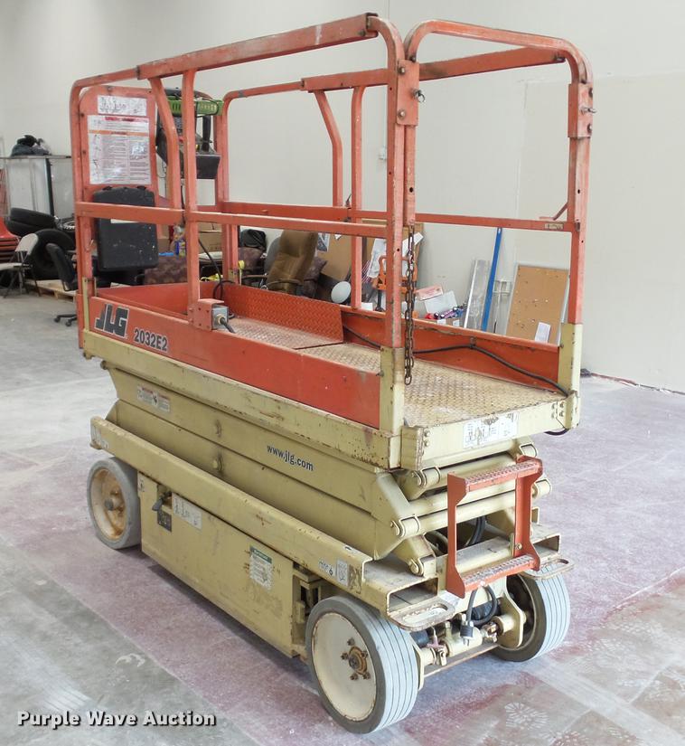 image for item DC5508 1999 JLG 2032E2 scissor lift