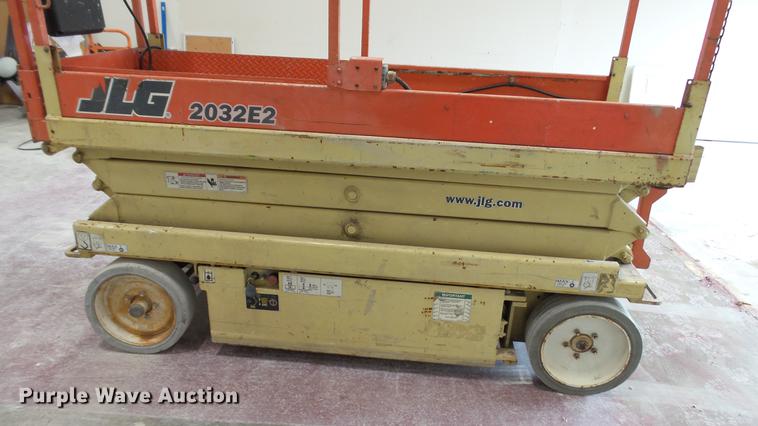 image for item DC5508 1999 JLG 2032E2 scissor lift