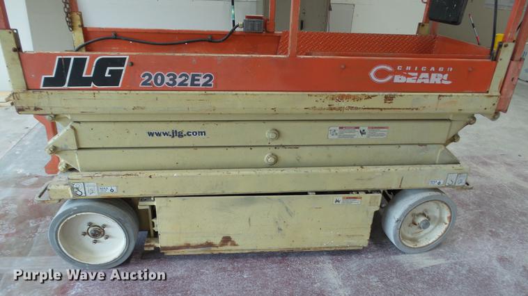 image for item DC5508 1999 JLG 2032E2 scissor lift