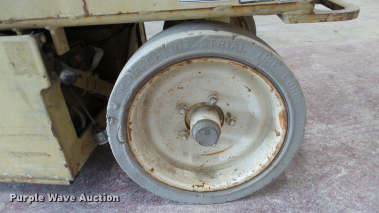 image for item DC5508 1999 JLG 2032E2 scissor lift