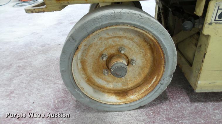 image for item DC5508 1999 JLG 2032E2 scissor lift