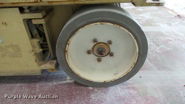 image for item DC5508 1999 JLG 2032E2 scissor lift