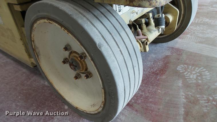 image for item DC5508 1999 JLG 2032E2 scissor lift