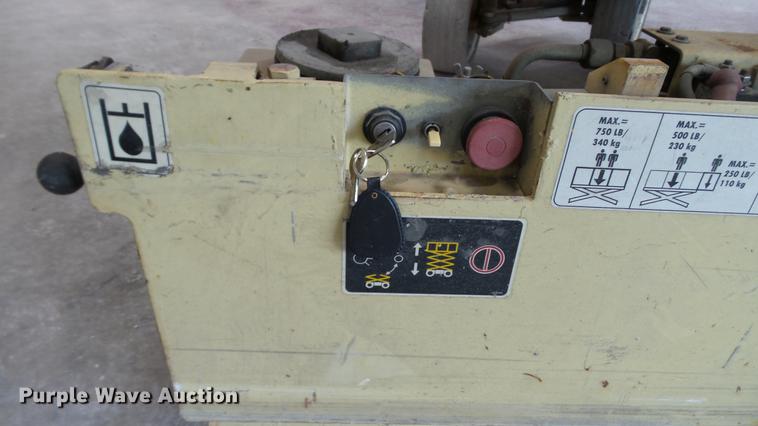 image for item DC5508 1999 JLG 2032E2 scissor lift