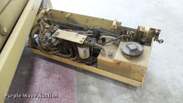 image for item DC5508 1999 JLG 2032E2 scissor lift