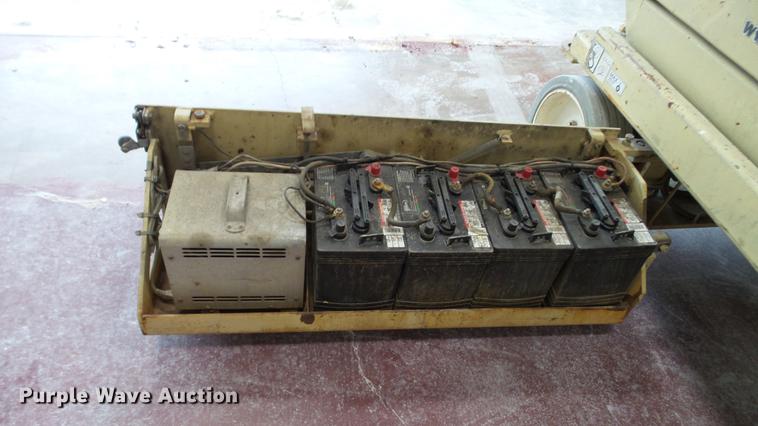 image for item DC5508 1999 JLG 2032E2 scissor lift