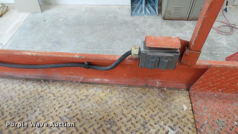 image for item DC5508 1999 JLG 2032E2 scissor lift