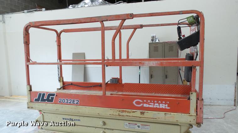 image for item DC5508 1999 JLG 2032E2 scissor lift