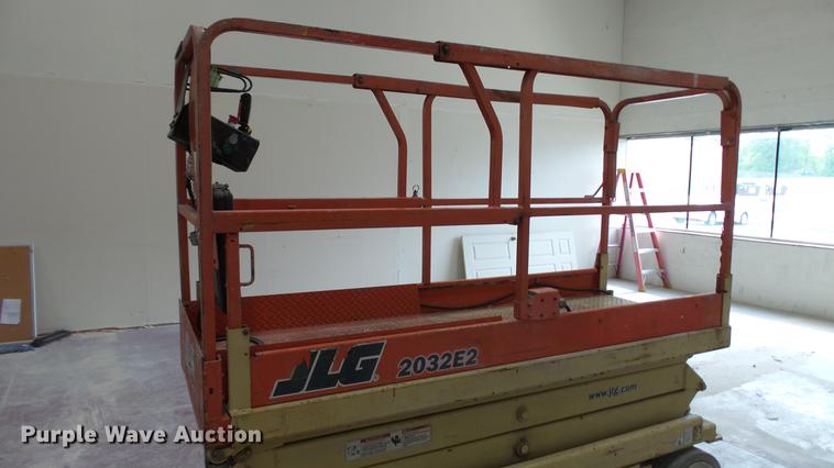 image for item DC5508 1999 JLG 2032E2 scissor lift