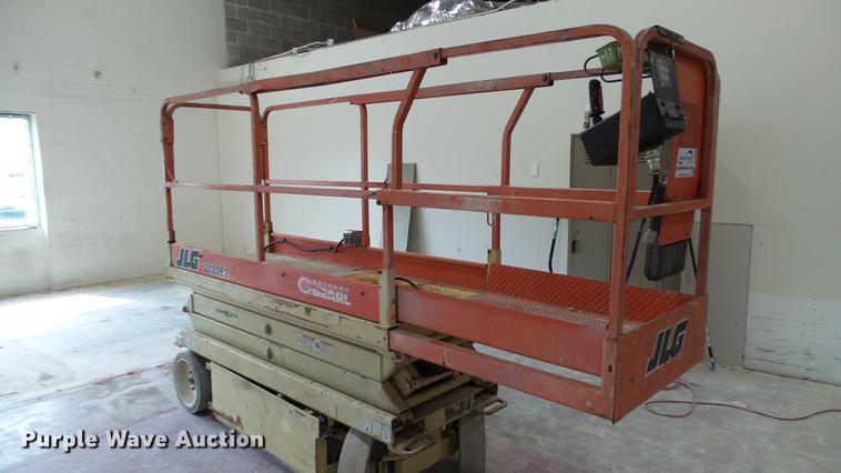 image for item DC5508 1999 JLG 2032E2 scissor lift