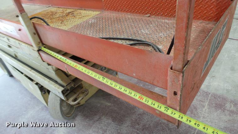 image for item DC5508 1999 JLG 2032E2 scissor lift