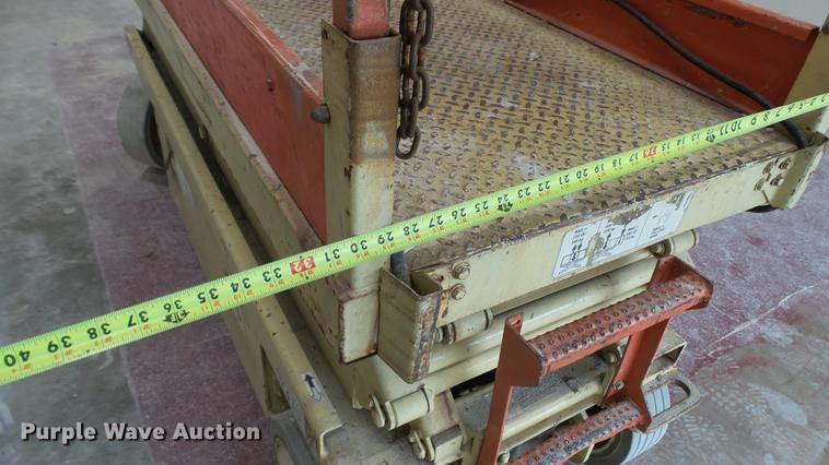 image for item DC5508 1999 JLG 2032E2 scissor lift