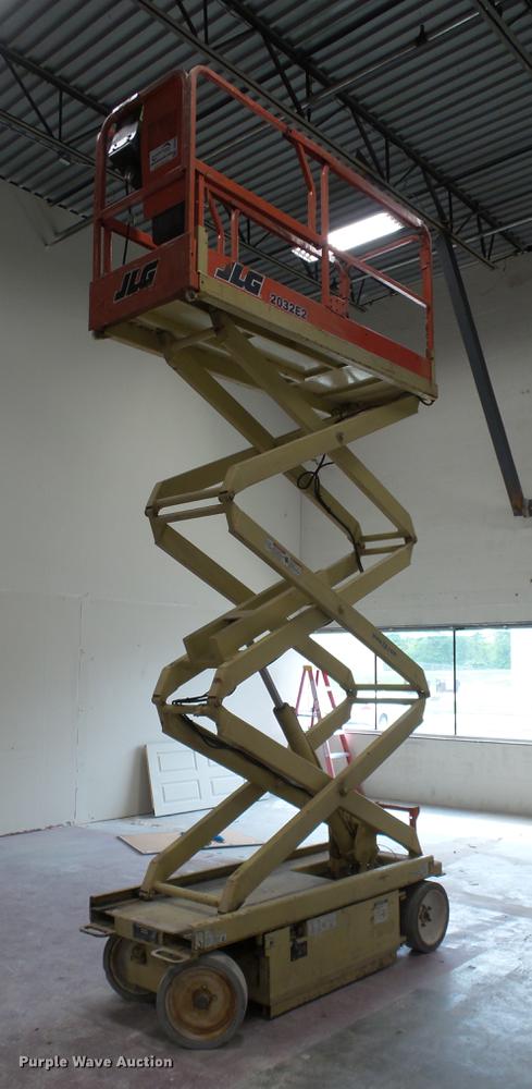 image for item DC5508 1999 JLG 2032E2 scissor lift