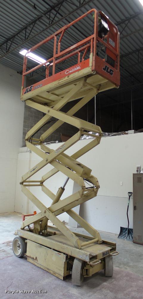 image for item DC5508 1999 JLG 2032E2 scissor lift