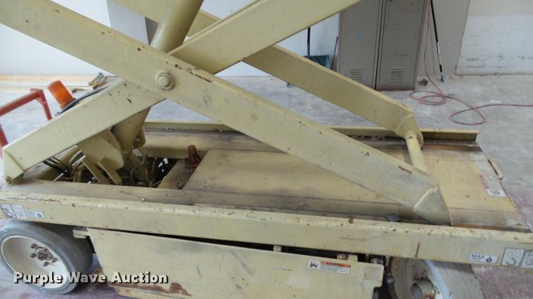 image for item DC5508 1999 JLG 2032E2 scissor lift