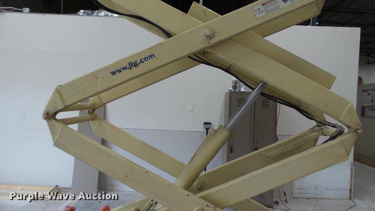 image for item DC5508 1999 JLG 2032E2 scissor lift