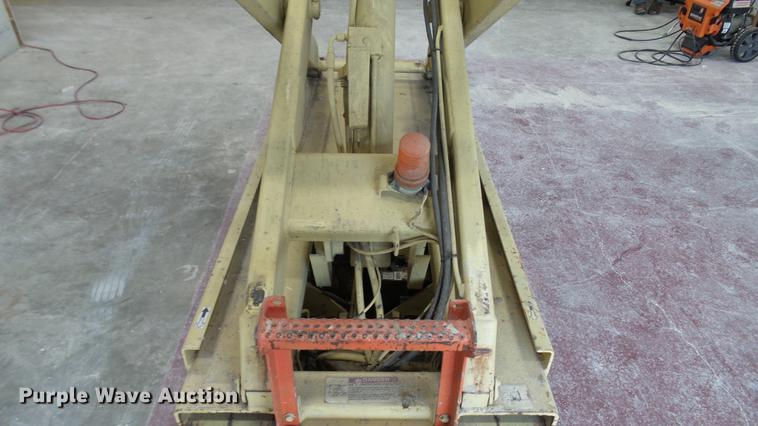 image for item DC5508 1999 JLG 2032E2 scissor lift