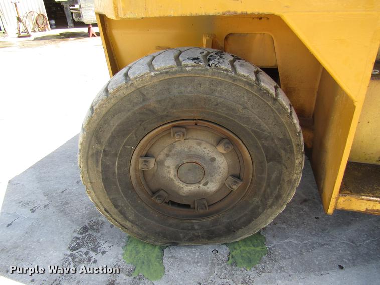 image for item DC7907 1990 Taylor TE300M forklift