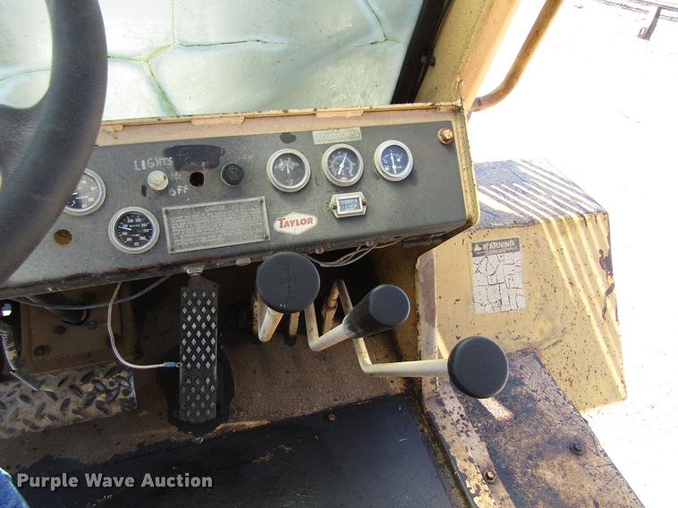 image for item DC7907 1990 Taylor TE300M forklift