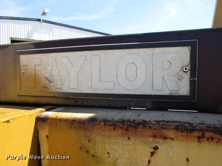 image for item DC7907 1990 Taylor TE300M forklift