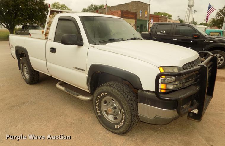image for item DD2758 2003 Chevrolet Silverado 2500HD pickup truck