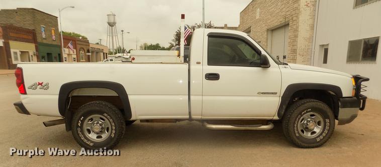 image for item DD2758 2003 Chevrolet Silverado 2500HD pickup truck