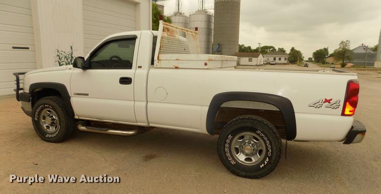image for item DD2758 2003 Chevrolet Silverado 2500HD pickup truck