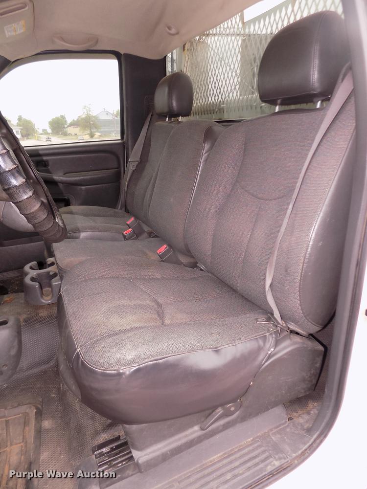 image for item DD2758 2003 Chevrolet Silverado 2500HD pickup truck