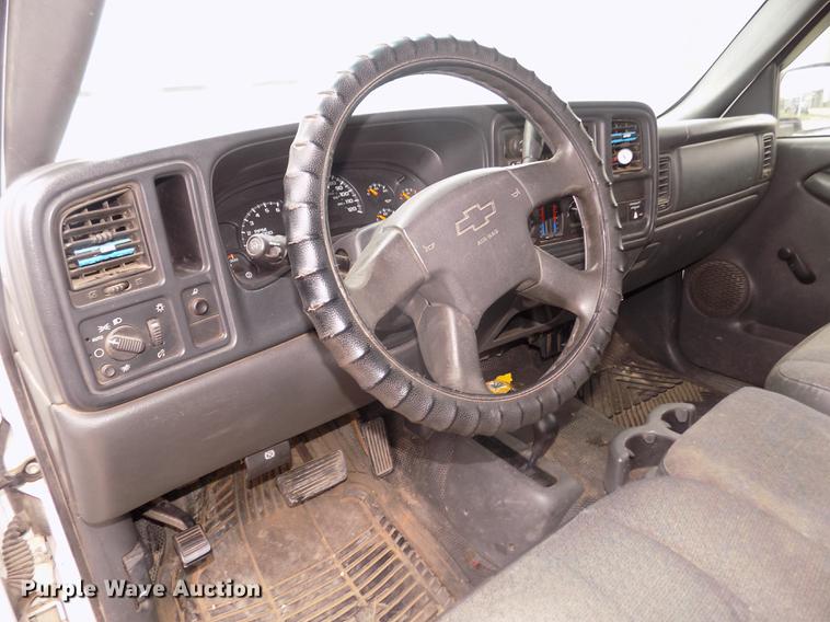 image for item DD2758 2003 Chevrolet Silverado 2500HD pickup truck