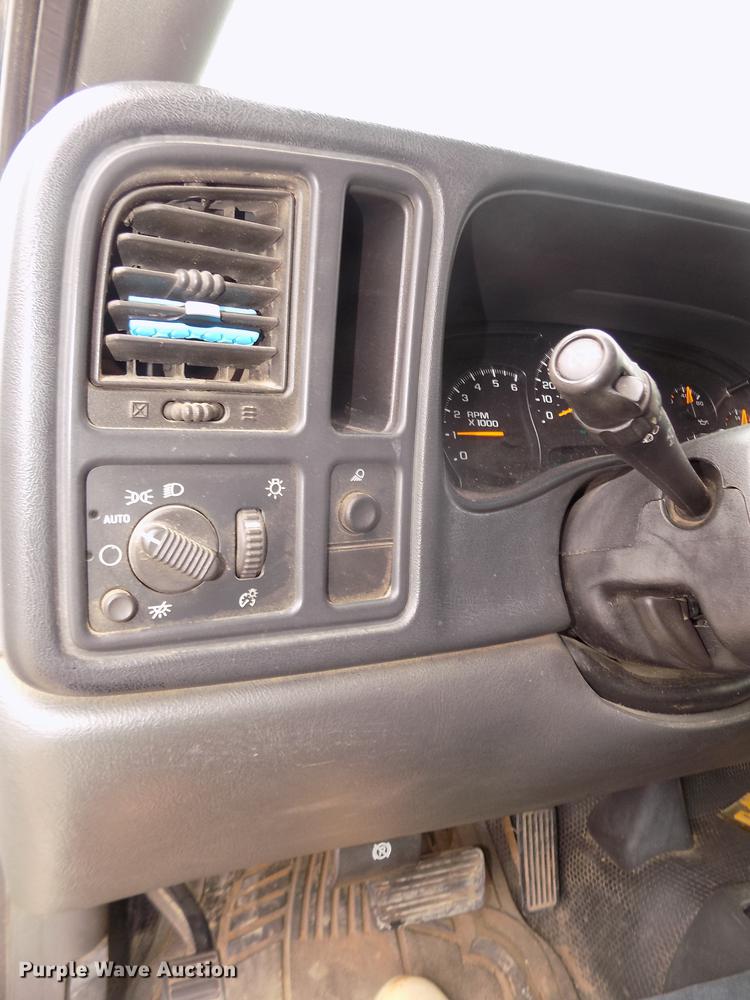 image for item DD2758 2003 Chevrolet Silverado 2500HD pickup truck