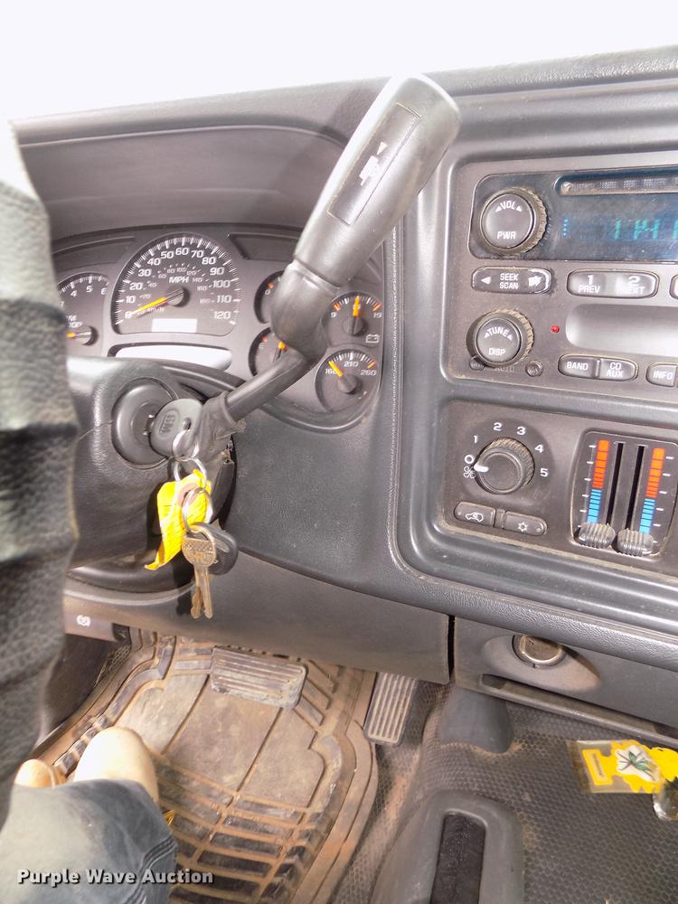 image for item DD2758 2003 Chevrolet Silverado 2500HD pickup truck