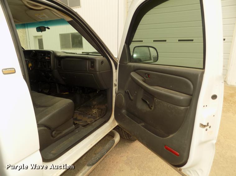 image for item DD2758 2003 Chevrolet Silverado 2500HD pickup truck