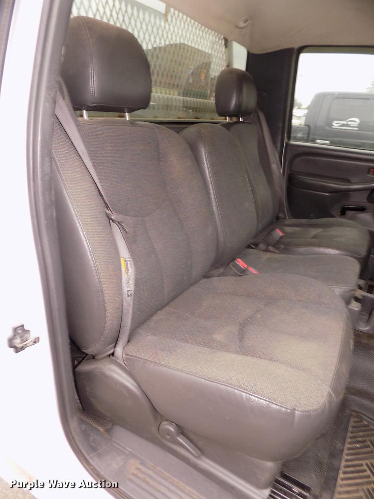 image for item DD2758 2003 Chevrolet Silverado 2500HD pickup truck