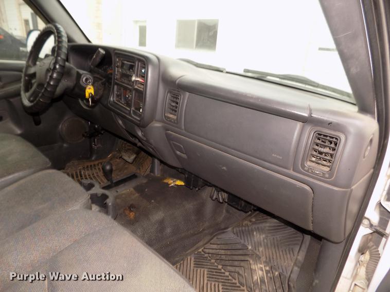 image for item DD2758 2003 Chevrolet Silverado 2500HD pickup truck