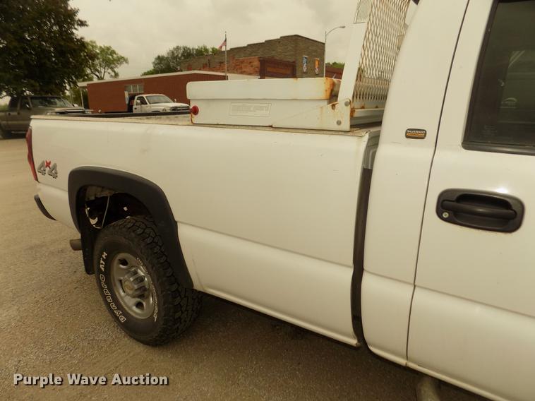 image for item DD2758 2003 Chevrolet Silverado 2500HD pickup truck