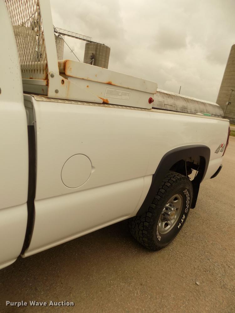 image for item DD2758 2003 Chevrolet Silverado 2500HD pickup truck