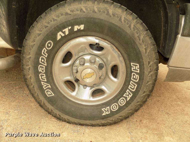 image for item DD2758 2003 Chevrolet Silverado 2500HD pickup truck