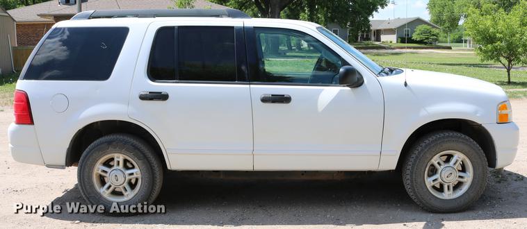 image for item DD4240 2005 Ford Explorer XLT SUV